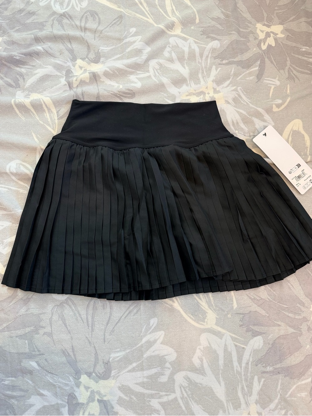 ALO Yoga Black Pleated Skater Skirt with Logo - Picture 2 of 7